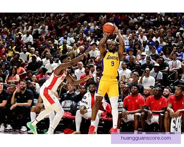 勒布朗三双领衔湖人轻取奇才三连胜里夫斯高效布朗尼首秀亮眼